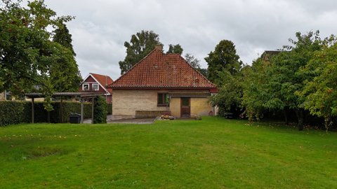 En hyggelig og charmerende ejendom med masser af plads og muligheder.